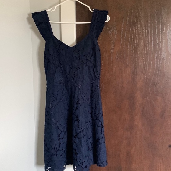 Monteau Lace Dress - Picture 2 of 5